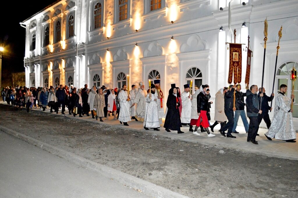 Торжественное богослужение в праздник Светлого Христова Воскресения, г. Шадринск