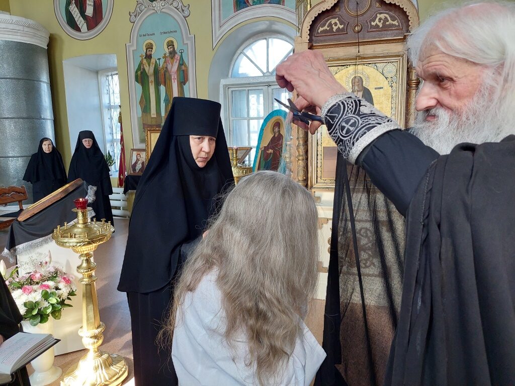 В женском монастыре Похвалы Божией Матери с. Боровское состоялись монашеский постриг и посвящение в послушницы