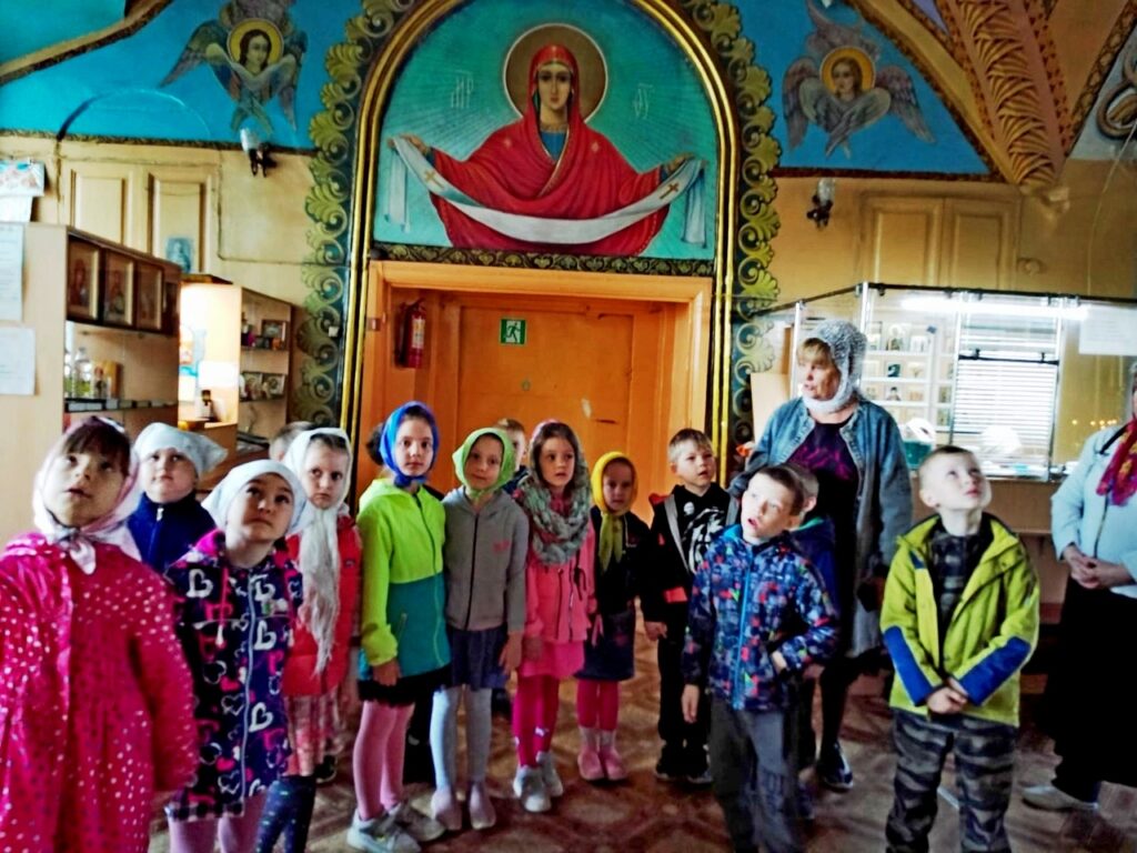 Маленькие экскурсанты из Куртамышского детского сада №2 посетили Петропавловский храм родного города