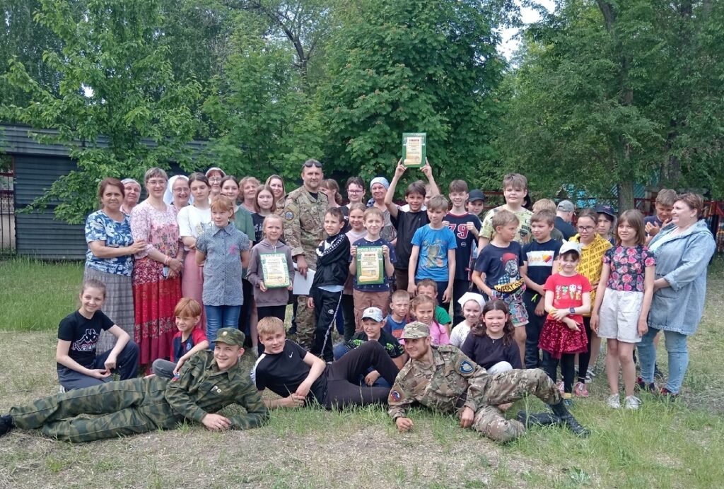 Воспитанники воскресной школы при Петропавловском храме г. Куртамыша приняли участие в военно-патриотической игре, состоявшейся в г. Кургане