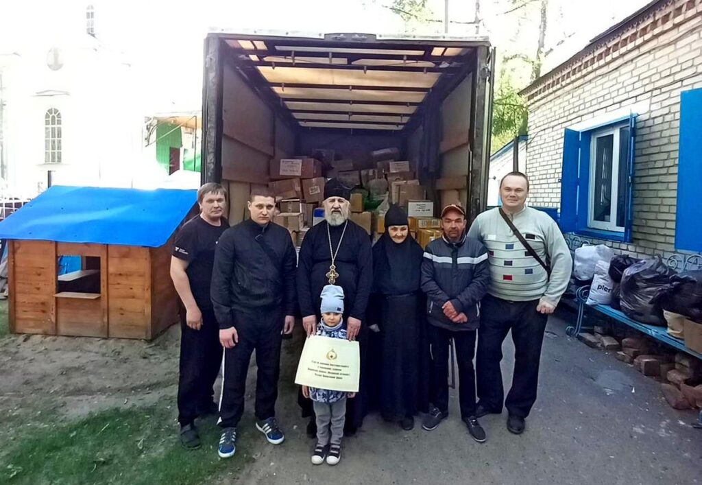Отделом по церковной благотворительности и социальному служению Шадринской епархии в помощь пострадавшим от пожаров отправлено 2 тонны гуманитарного груза
