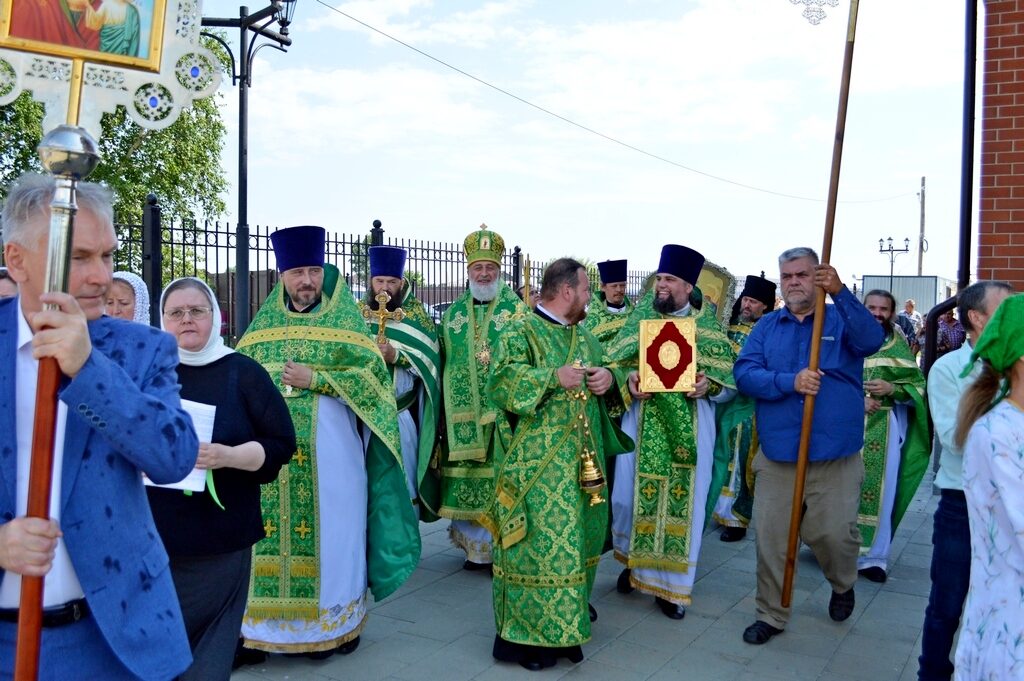 Божественная литургия в День Святого Духа, с. Песчанотаволжанское