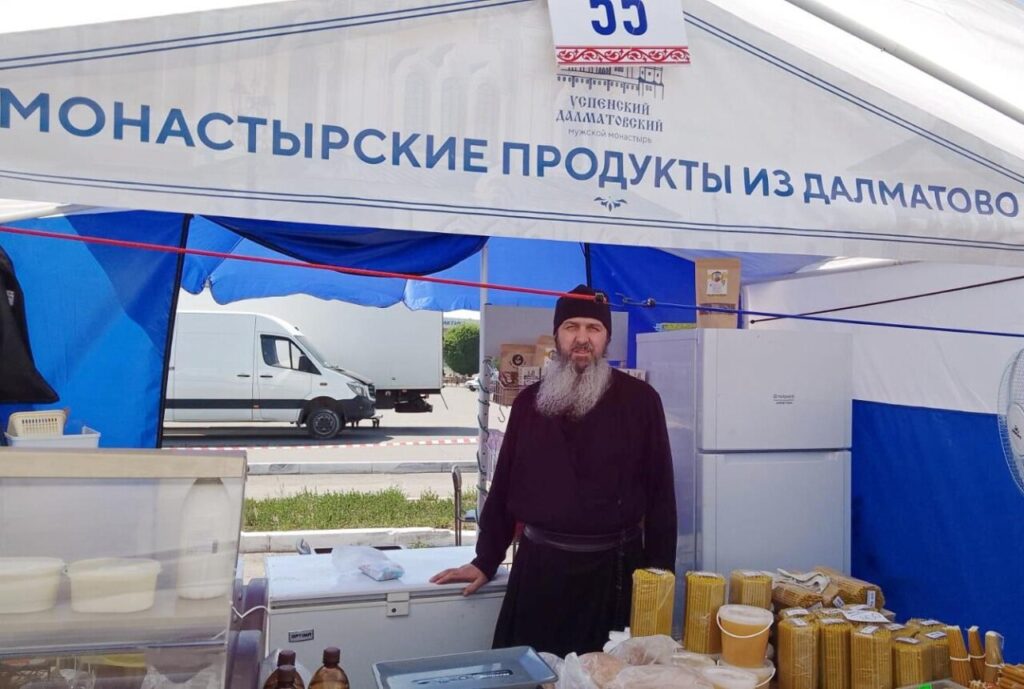 Далматовский монастырь представил собственную продукцию на юбилейной Х Международной православной Троицкой ярмарке в г. Кургане