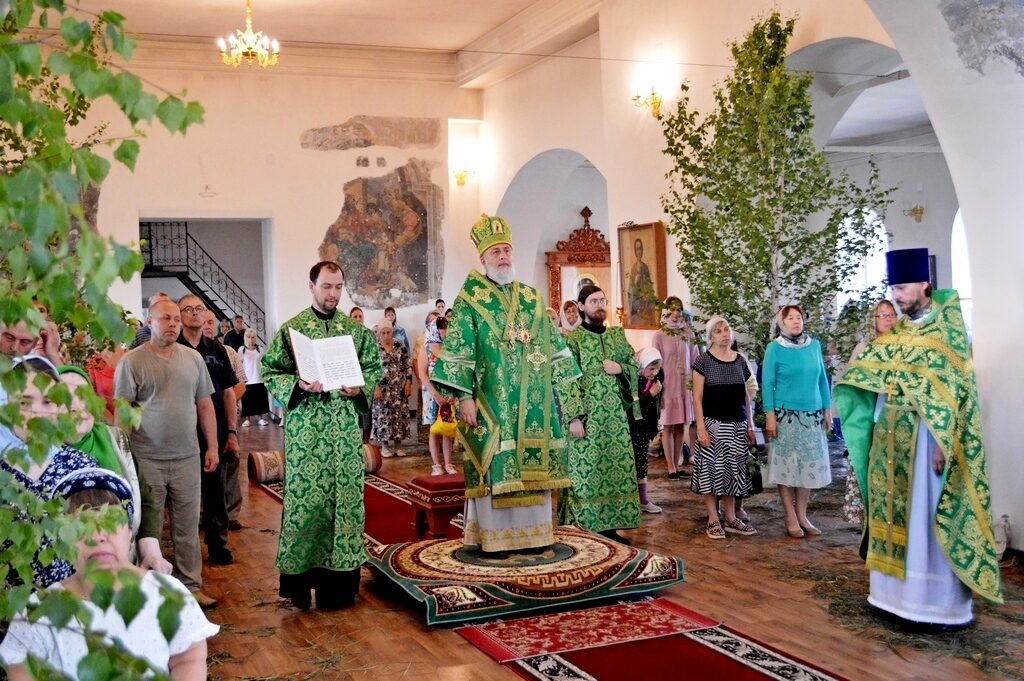 Божественная литургия в День Святой Троицы, Пятидесятницы, г. Шадринск