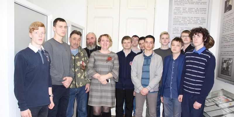 Настоятель храма Владимирской иконы Божией матери с. Глубокое Сергей Нуртдинов посетил Шадринский краеведческий музей