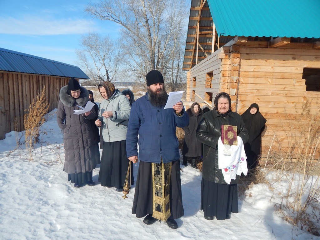 Настоятель храма Богоявления Господня села Усть-Миасское иерей Александр Дмитриев совершил молебен с чтением канона святителю Иоанну Златоусту. 21.03.2019 г.