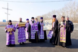 Епископ Владимир совершил молитвенный объезд Шадринска с чтимым списком чудотворной иконы Божией Матери