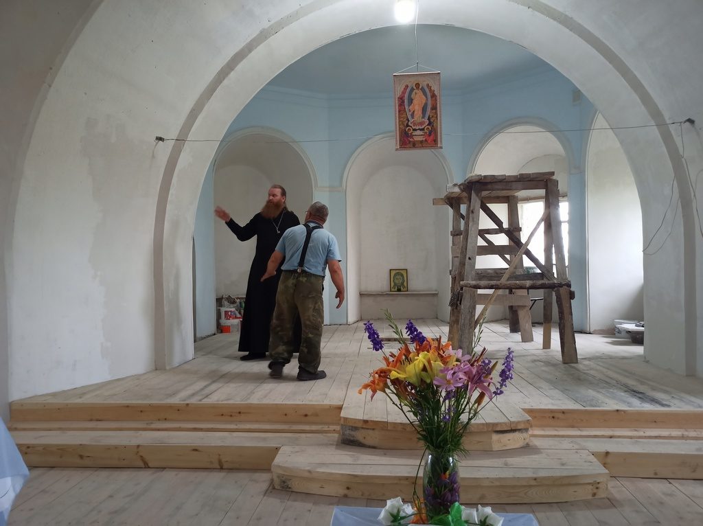 Иерей Виталий Лукиных посетил восстанавливаемый храм Покрова Пресвятой Богородицы с. Барневка Шадринского района