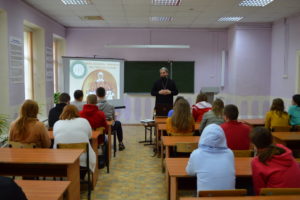 Руководитель Отдела по делам молодежи и миссионерскому служению Шадринской епархии иерей Димитрий Дряннов провел открытый урок с учащимися Зауральского колледжа физической культуры и здоровья