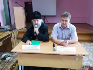 Протоиерей Василий Семенов принял участие в работе круглого стола