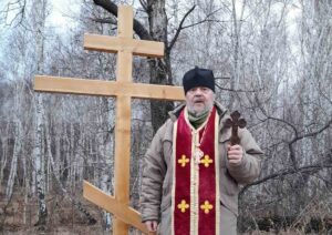 Настоятель храма в честь Покрова Пресвятой Богородицы р.п. Каргаполье протоиерей Михаил Тихонов установил и освятил поклонный крест на источнике в честь Владимирской иконы Божией Матери с. Осиновское   