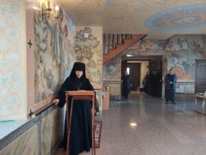 В день памяти свт. Спиридона, епископа Тримифунтского, чудотворца, в женском монастыре в честь Введения во храм Пресвятой Богородицы Катайского р-на состоялось праздничное богослужение