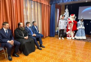 Наместник Далматовской обители игумен Варнава (Аверьянов) посетил Новогоднее представление в ГБУ «Центр помощи детям, оставшимся без попечения родителей № 2» в г. Далматово
