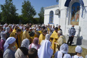 И.о. благочинного Южного округа игумен Варнава (Аверьянов) возглавил Божественную литургию в Петропавловском храме г. Куртамыша в день престольного праздника