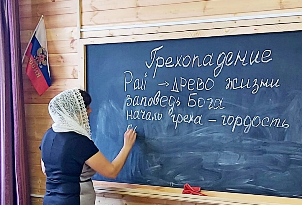 «И вы, отцы, не раздражайте чад своих, но воспитывайте их в наказании и учении Господни» (Еф. 6:4). О воскресной школе при Успенском храме г. Шумихи