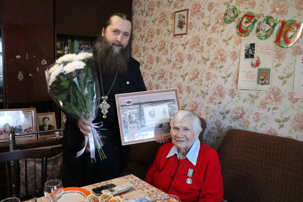 Епархиальный древлехранитель иг. Варнава (Аверьянов) поздравил с 90-летием замечательного краеведа, почётного гражданина г. Далматово Зою Ивановну Матвееву
