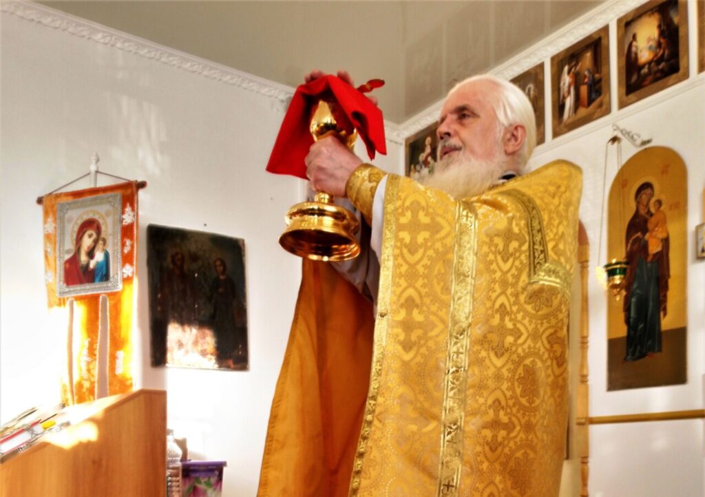 В день памяти свт. Спиридона Тримифунтского в Успенском храме г. Шумихи совершена Божественная литургия