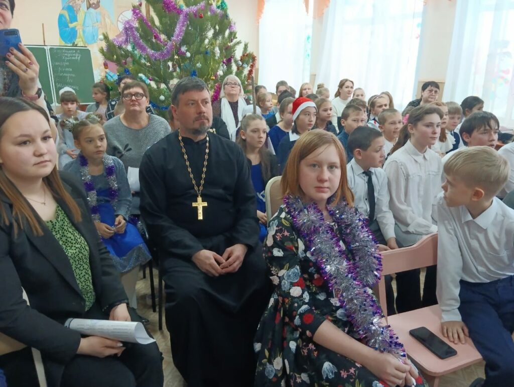 Традиционный муниципальный фестиваль «Рождественская звезда» состоялся в Петропавловском храме г. Куртамыша