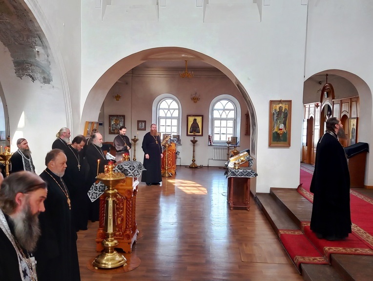 В кафедральном храме в честь святителя Николая г. Шадринска состоялась общая исповедь духовенства Шадринской епархии