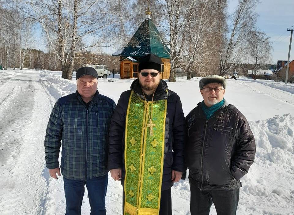 Благочинный Восточного церковного округа Шадринской епархии протоиерей Владимир Тарасов оценил ход работ по возведению часовни в пос. Шадринский Каргапольского р-на