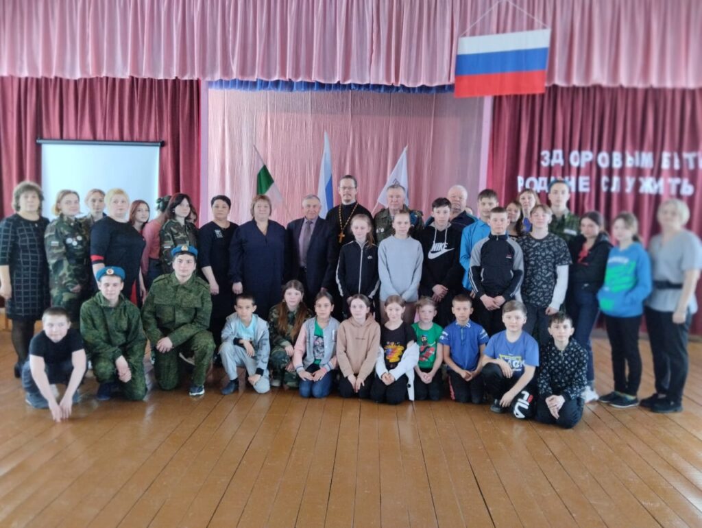 Руководитель Отдела по делам молодёжи и миссионерскому служению Шадринской епархии иерей Константин Стерхов встретился со школьниками села Кондинское