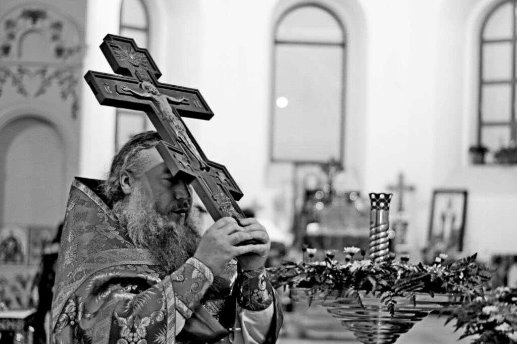 В храме Архангела Михаила села Житниковского прошли богослужения Крестопоклонной недели