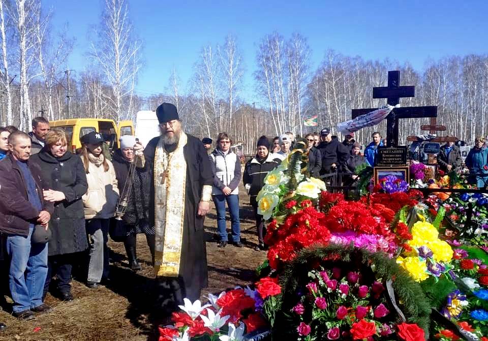 В Далматово простились с воином Владиславом Сметаниным