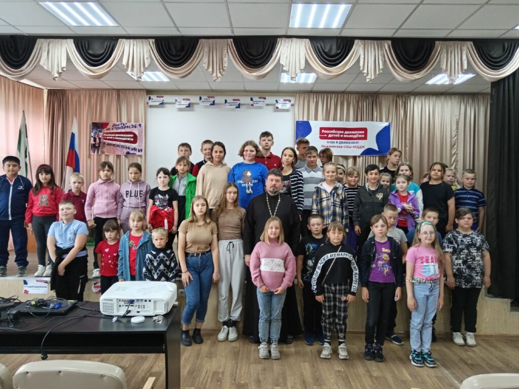 «Прежде чем кого-то обозвать или наклеить на человека определённый ярлык, начните с самих себя. Посмотрите внутрь своей личности: я-то кто есть на самом деле?», — иерей Андрей Чапочкин. Беседа со школьниками Куртамышского р-на
