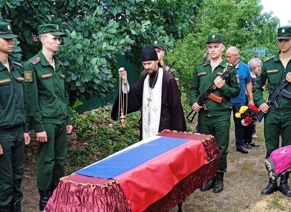 В селе Матвеевка Целинного р-на простились с воином Сергеем Роженковым