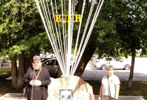 Насельник Далматовской обители иеромонах Иосиф (Бровкин) выступил на торжественном митинге в г. Далматово, посвящённом Дню ВДВ России