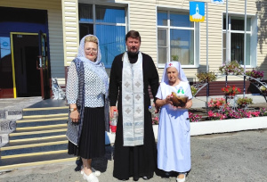 Клирик храма в честь святых апостолов Петра и Павла г. Куртамыша иерей Андрей Чапочкин посетил Куртамышский психоневрологический интернат для традиционного освящения яблок