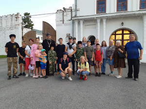 Участники крестных ходов прибыли в Далматовскую обитель на всенощное бдение в честь обретения честных мощей прп. Далмата Исетского