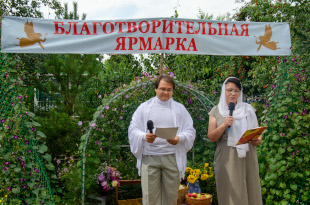 У стен Спасо-Преображенского собора г. Шадринска состоялась благотворительная ярмарка в честь престольного праздника
