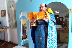 Божественную литургию в день празднования Донской иконы Божией Матери совершил в Петропавловском храме с. Новопетропавловское настоятель церкви, насельник Далматовской обители иеромонах Иосиф (Бровкин)