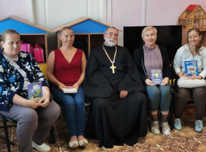 Протоиерей Сергий Тельманов, настоятель храма в честь Покрова Пресвятой Богородицы п. Юргамыш, провёл беседу духовно-нравственного содержания с многодетными матерями