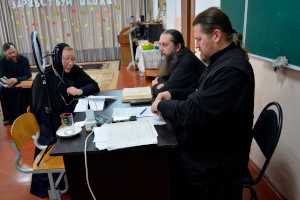По окончании лекционных занятий протоиерей Сергий Климов принял зачёт по церковнославянскому языку у учащихся Курсов базовой подготовки в области богословия для монашествующих Курганской митрополии