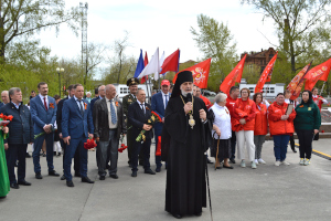 Епископ Владимир принял участие в церемонии возжжения Вечного огня в сквере Воинской славы г. Шадринска