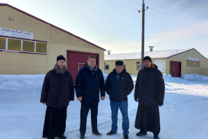 Наместник Далматовской обители посетил животноводческий комплекс в селе Лебяжье